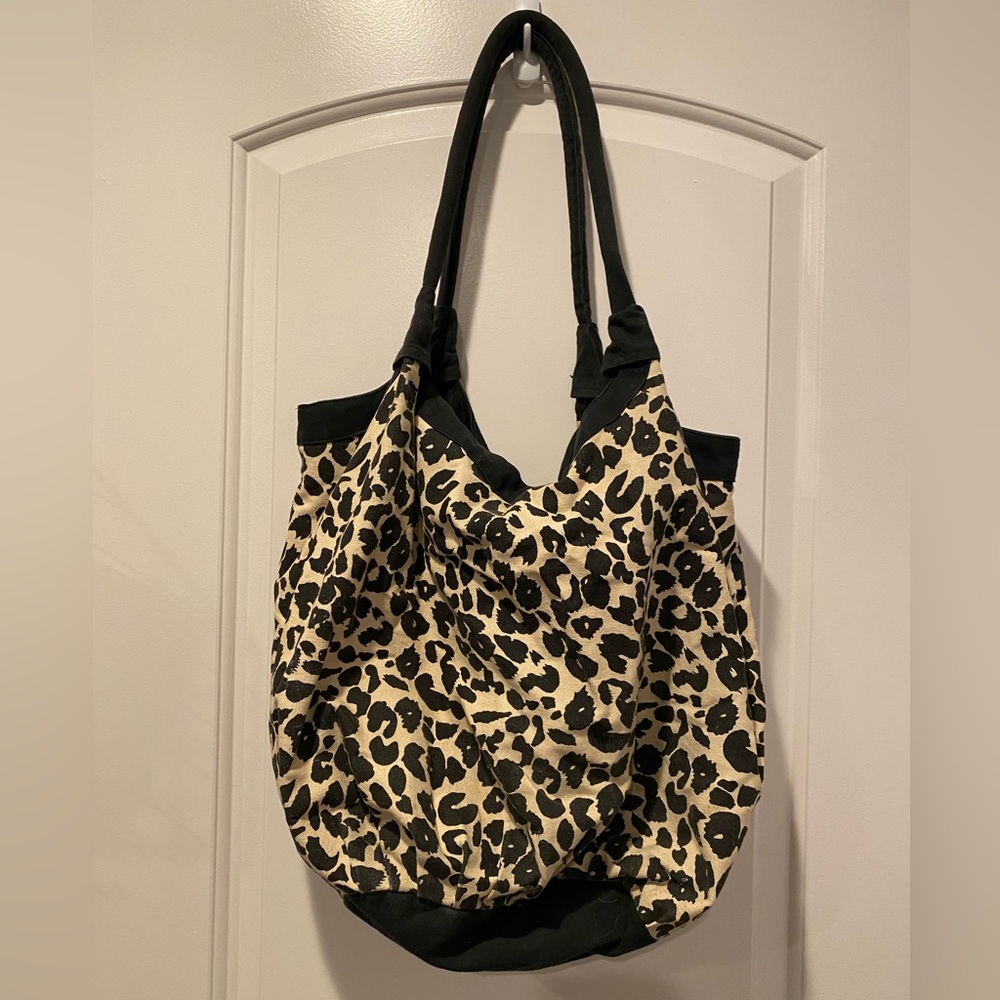 Tillys Black and Tan purse.